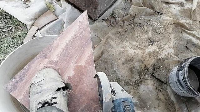 Как подрезать керамогранит болгаркой. Резка твёрдого керамогранита болгаркой.Резка плитки без сколо смотреть онлайн