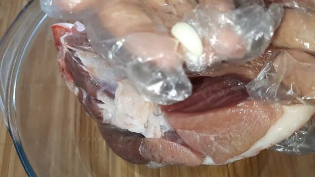 Lamb leg baked in the oven?Баранья нога запечённая в духовке ? смотреть онлайн
