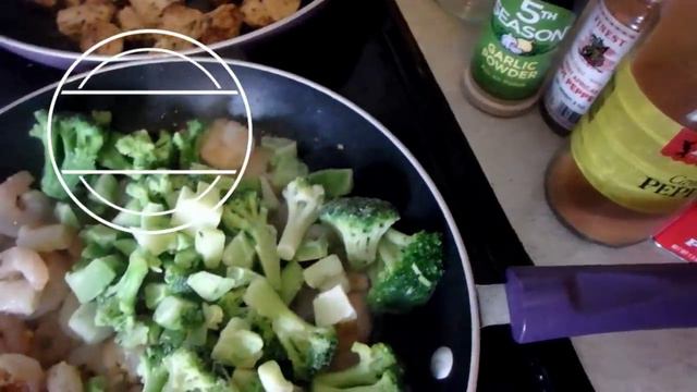 Quana's Kitchen | Chicken, Shrimp & Broccoli Alfredo Recipe | Less Than An Hour | Quick & Easy смотреть онлайн