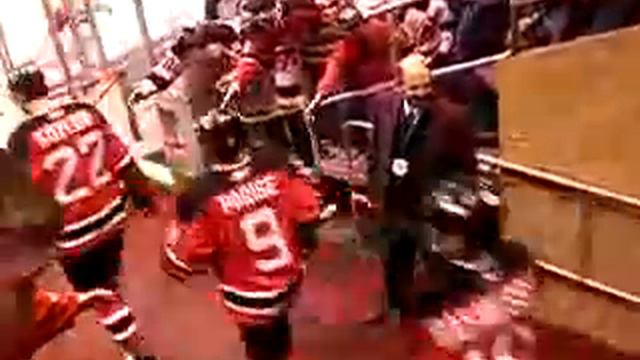 New Jersey Devils walking to practice up close!!!!!! смотреть онлайн