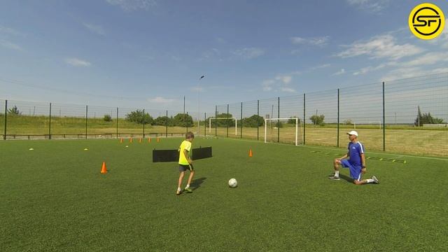 Как ПРАВИЛЬНО останавливать мяч юному ФУТБОЛИСТУ ? ОСНОВНЫЕ Упражнения на прием мяча в футболе ! смотреть онлайн