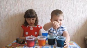 Как покрасить яйца на пасху,  дети красят яички, пасха