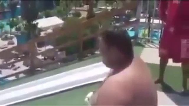 Толстый в бассейне смотреть онлайн