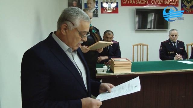 Сотрудников ГОВД по г Каспийск торжественно поздравили с их профессиональным праздником смотреть онлайн