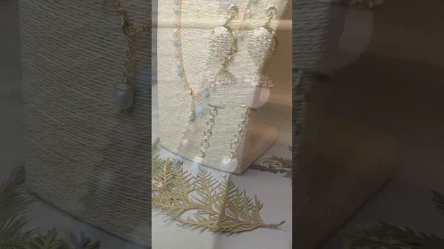 Комплект украшений из розового кварца, голубого кварца и культивированного жемчуга. +79393411886 смотреть онлайн