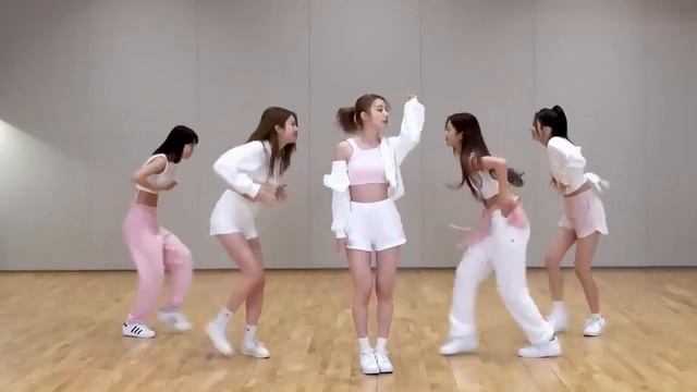 [REVERSED] LE SSERAFIM - BLUE FLAME DANCE PRACTICE смотреть онлайн