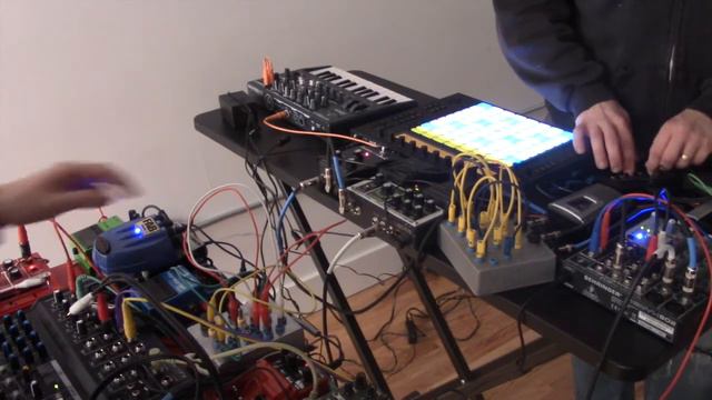 Carrier Hotel live drone set 20151125 смотреть онлайн