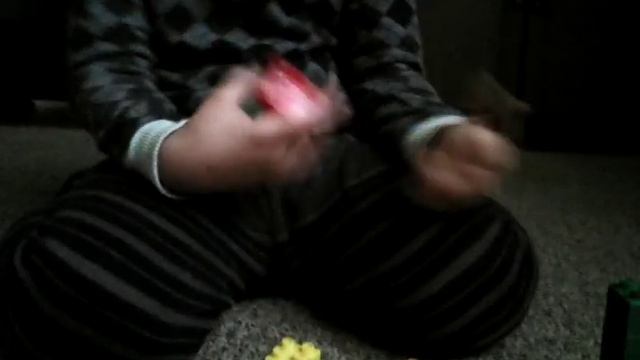 Открываем среднюю коробку конструктор LEGO смотреть онлайн