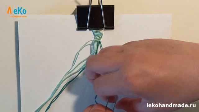Фенечка из ниток мулине. Узор ЗИГ-ЗАГ. смотреть онлайн