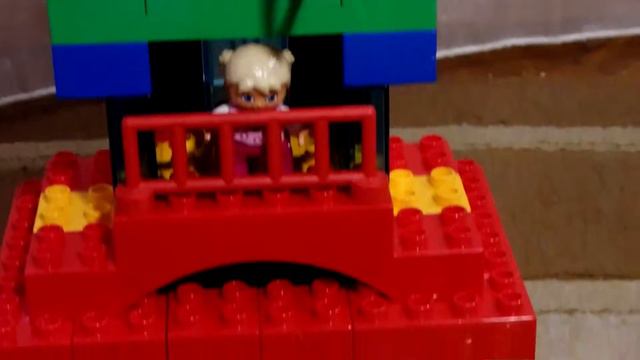 Грузовой Поезд 10508 и Пассажирский Поезд 10507 из Конструктора Лего Дупло