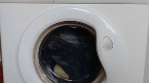 Стираю  грязную куртку. candy. Синтетика 50 аква-плюс, быстрая стирка.