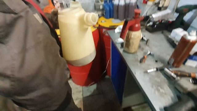 Киа с пробегом 571000км. Замена задних тормозных дисков и колодок. Новая поломка. Причины масложора смотреть онлайн