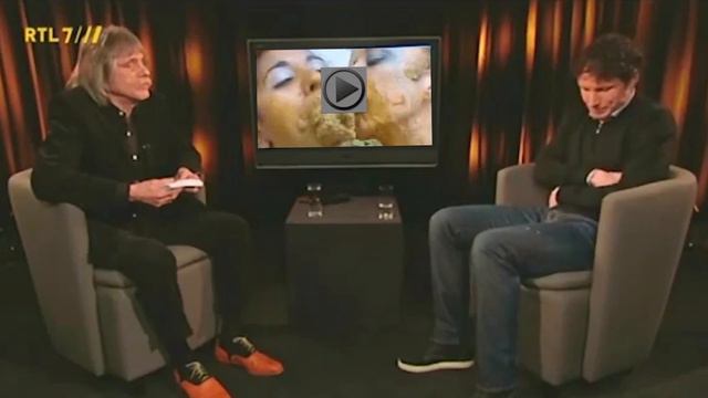 Mark van Bommel geconfronteerd met 2Girls1Cup bij Johan Derksen смотреть онлайн