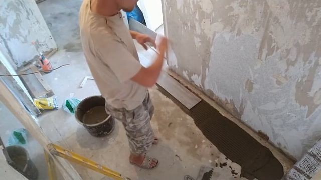 Укладка плитки на пол в коридоре. смотреть онлайн