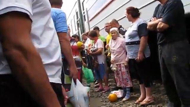 Верх. Баскунчак: торговля между поездами смотреть онлайн