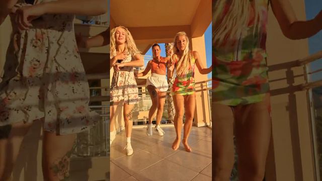 How did we do 😁 @Sashashufflez @tanyaowales #shuffle #dance #shuffledancer смотреть онлайн