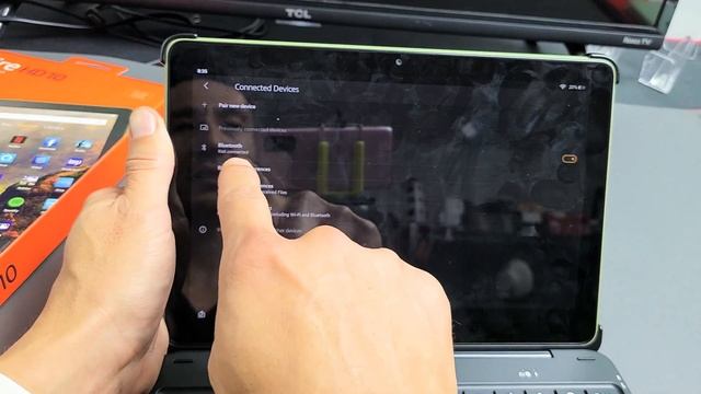 Fire HD 10 Tablet : How to Connect/Pair Bluetooth Keyboard (Fintie Keyboard) смотреть онлайн