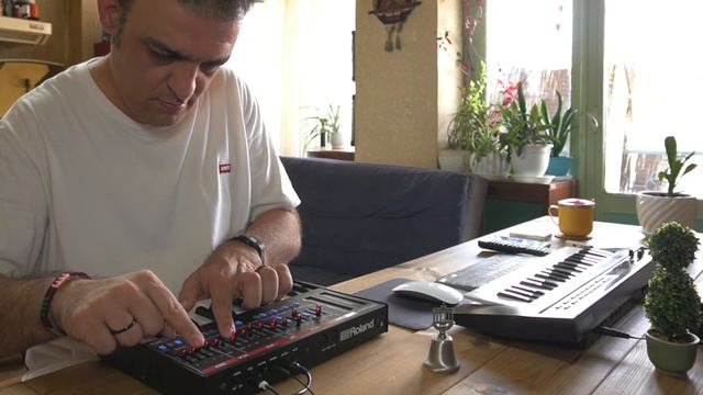 Arpeggiator with Roland ju-06 смотреть онлайн