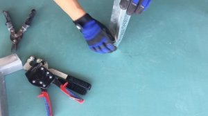 Просекатель для профиля гипсокартона за 800 рублей.