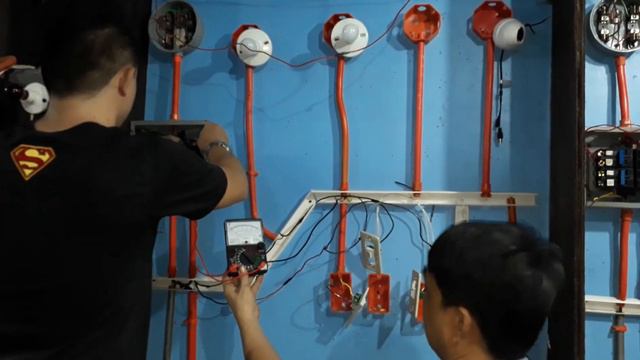EIM NC2 (3 - WAY SWITCH) смотреть онлайн