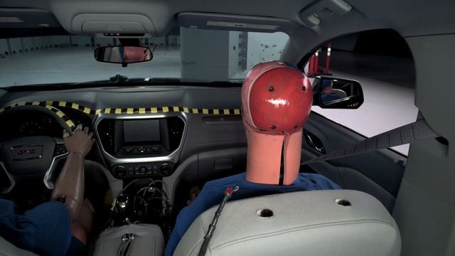 2018 GMC Acadia passenger-side small overlap IIHS crash test смотреть онлайн
