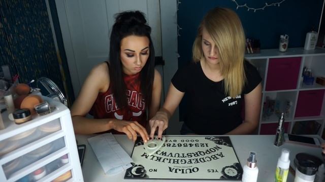 OUIJA BOARD WEDNESDAY ! questions - guessing game - spelling смотреть онлайн