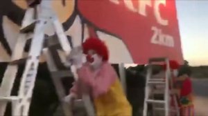 Рональд МакДональд Против Рекламного Щита KFC