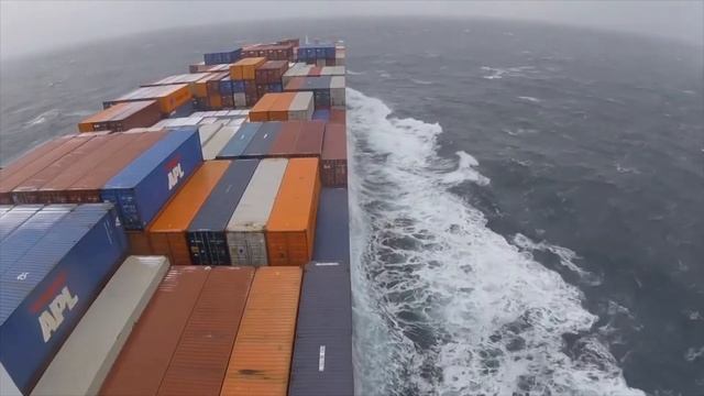 Mini Max Terror On The High Seas смотреть онлайн