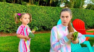 Мия и Настя учат Артема правильно питаться и заниматься спортом