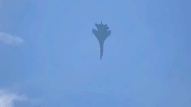 Vissiy-pilotaj-na-su-35s-cakra-frolova-maks-2015_(videomega.ru).mp4