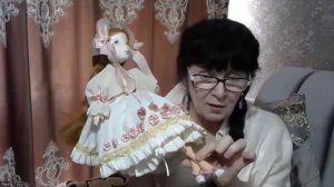 Как сшить очаровательное платье с пышным рукавом для куклы в винтажном стиле