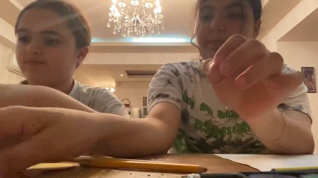 делаем с моей сестрой подарки друг другу?реакция сестры в конце????? смотреть онлайн