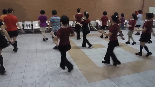 Let's Twist Again(Demo & Teach) -Line Dance смотреть онлайн