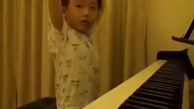 смотрите треш такой маленький а играет лучше чем я смотреть онлайн