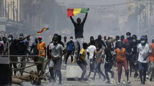 Bilan du président Macky Sall: Boubacar Sarr de tekki déshabille décortique ses réalisations смотреть онлайн