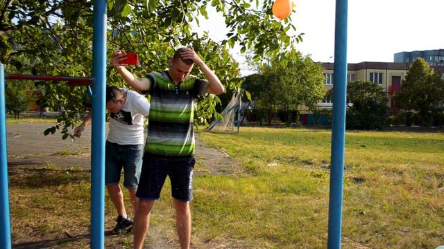 ВЫБЕРИ ПРАВИЛЬНЫЙ ШАРИК ЧТОБЫ ВЫЖИТЬ // ЧЕЛЛЕНДЖ смотреть онлайн