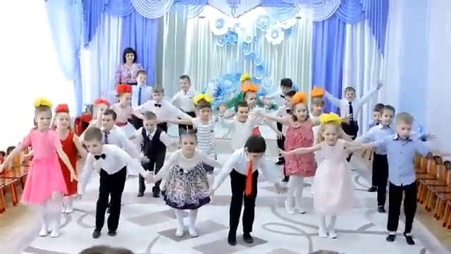 Вход на 8 Марта в подготовительной группе. смотреть онлайн
