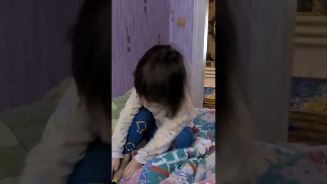 Наш первый стих! 2,5 года. Ничего конечно не понятно смотреть онлайн