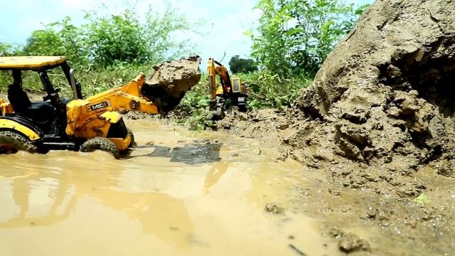 Машинки возят грязь и прыгают в воду смотреть онлайн