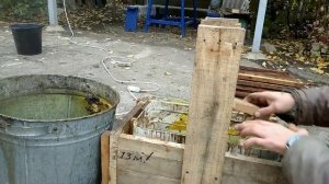 Перетопка старых черных рамок. Сколько воска в одной черной рамке.