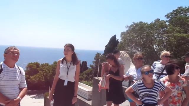 Терасса Воронцовского дворца с видом на море и рассказ экскурсовода смотреть онлайн