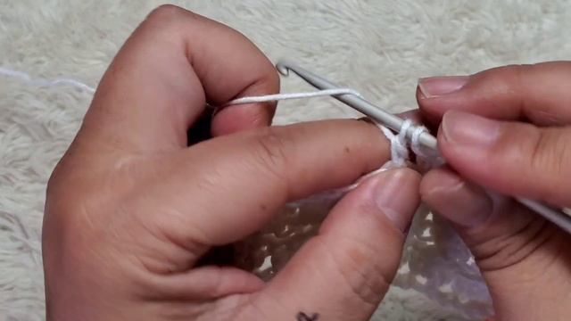 A PEDIDO DIMINUIÇÕES PARA CAVAS E DECOTES EM CROCHÊ MUITO FÁCIL смотреть онлайн