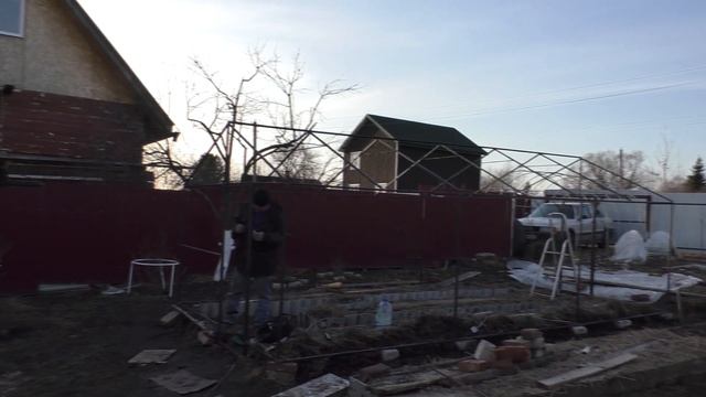 ?БЮДЖЕТНАЯ ТЕПЛИЦА ДОМИКОМ, СВОИМИ РУКАМИ, С РАЗМЕРАМИ, БЕЗ РЕЗКИ ПОЛИКАРБОНАТА. ВСЁ ПОДРОБНО. смотреть онлайн