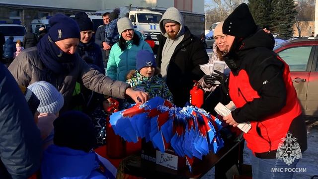 ГОНКИ НА КВАДРОЦИКЛАХ| ДРИФТ НА СУДНЕ НА ВОЗДУШНОЙ ПОДУШКЕ| ТУШЕНИЕ ПОЖАРА| ФЛЕШМОБ СИЛОВЫХ ВЕДОМСТВ смотреть онлайн