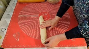 Готовлю рулеты с орехами, булочки и пирог .