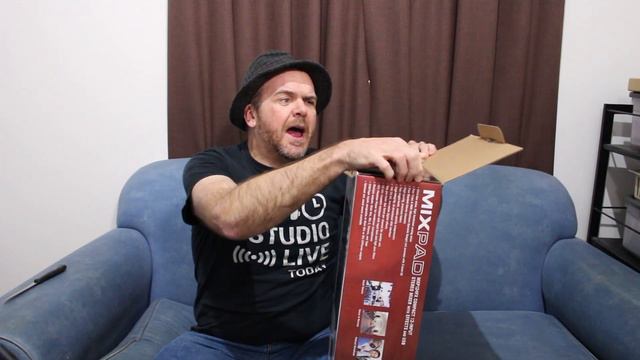 Samson MixPad MXP124FX Mixing Console Unboxing смотреть онлайн