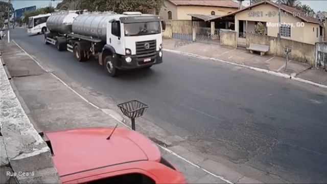 VERY IDIOTS DANGEROUS CRAZY TRUCK & CAR CRASH 2023_WORK FAILS 2023_IDIOTS AT WORK FAILS 2023 смотреть онлайн