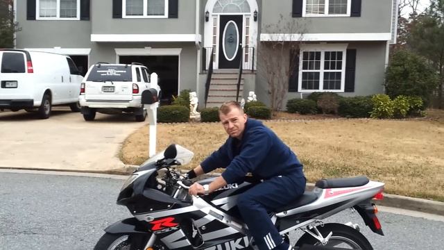 My buddy Robi riding a 2003 Suzuki GSX-R600!! Part 2 смотреть онлайн