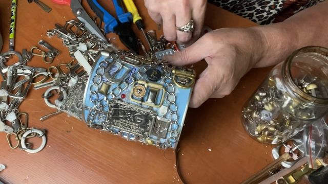 Пепельница из жестяной банки и металлического хлама своими руками. Стимпанк. смотреть онлайн