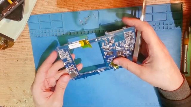 Ремонт электронная книга Digma E63s (не заряжается)